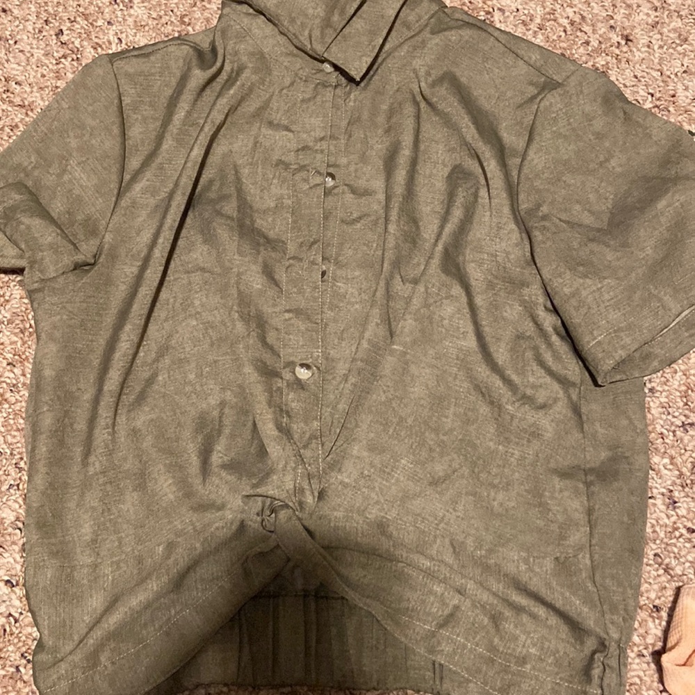 Green cropped button up